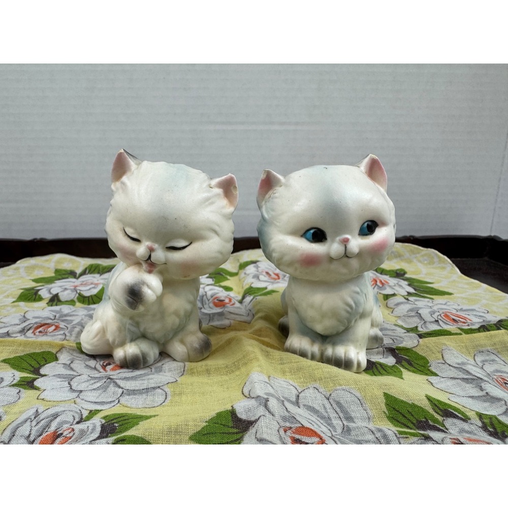 Vintage Ceramic Kitten Salt and Pepper Shakers Set White Cat Figurines 4889